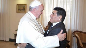 Papa Francisco recuerda con afecto a Maradona y lo tiene presente en sus plegarias