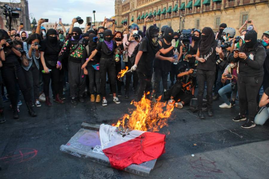 2 mil mujeres marcharon contra la violencia de género