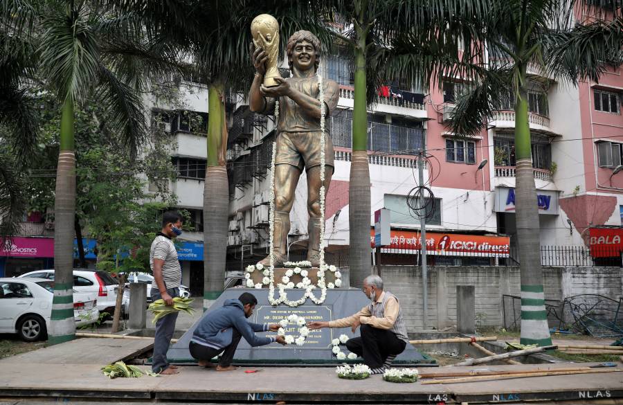 En India lloran a Maradona; dividió una ciudad loca por el balón