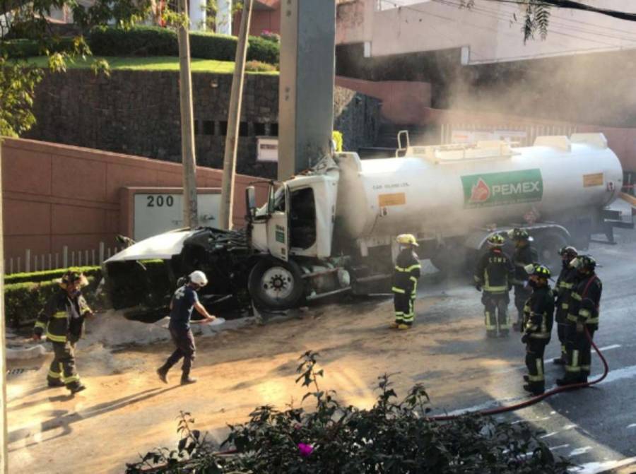 Choca pipa de Pemex y evacuan a 600 personas