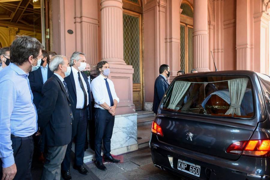 Mueven de lugar el f&eacute;retro de Maradona ante disturbios