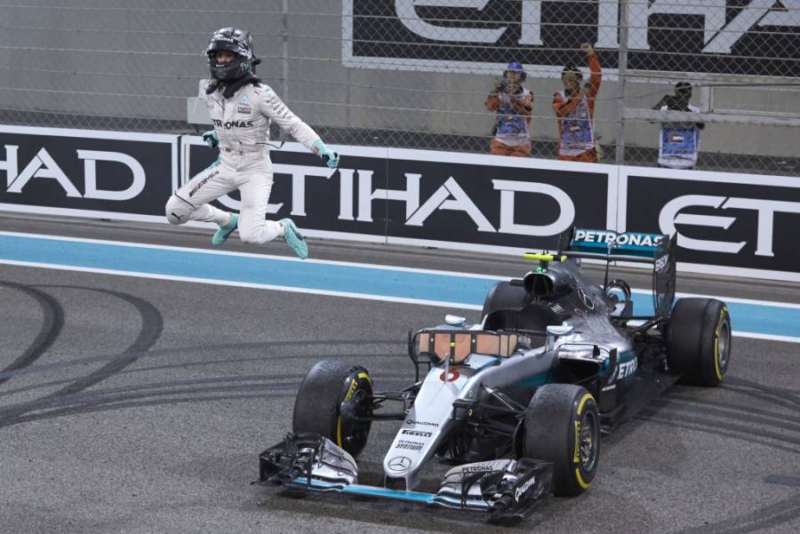 Hamilton marca el ritmo en primera práctica del GP de Baréin