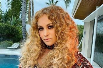 Paulina Rubio cobrar&aacute; por mandar saludos a sus fans
