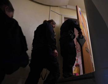 Estuvo 28 a&ntilde;os encerrado, fue rescatado y su madre apunta como sospechosa
