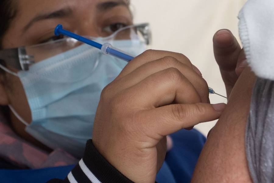 México contempla adquirir 500 mil vacunas COVID-19 porque es de doble dosis