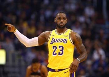 LeBron James renueva con los Lakers por dos a&ntilde;os m&aacute;s