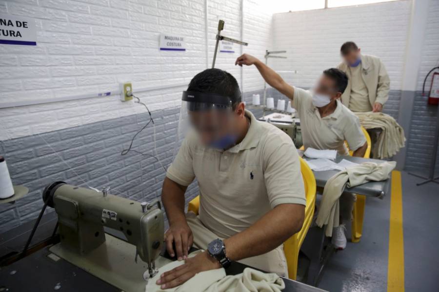 Internos participan en actividades productivas como parte de su reinserción