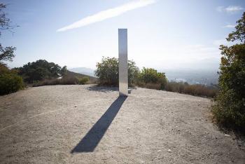 Tercer monolito misterioso aparece en California, ¿de qu&eacute; se trata?