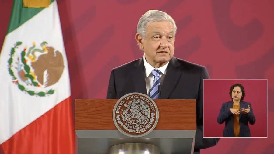 AMLO llama a restringir fiestas navideñas por repunte COVID-19