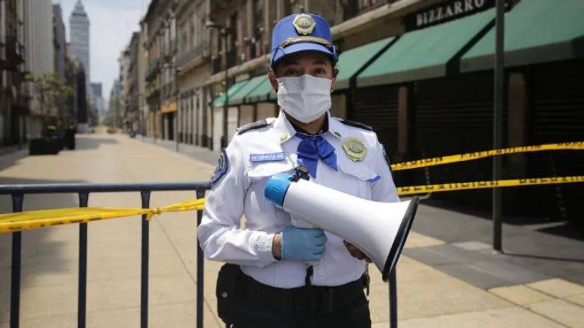 Claudia Sheinbaum reconoce labor de bomberos y policías durante pandemia