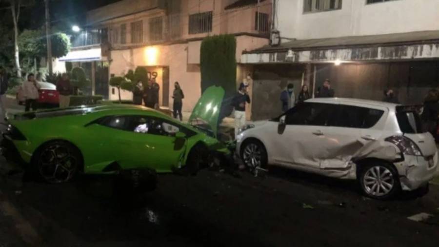 Buscan a conductor que abandon&oacute; su Lamborghini despu&eacute;s de un choque