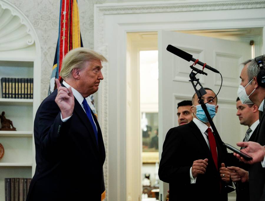 Trump firmar&aacute; decreto para vacunar  primero a estadounidenses