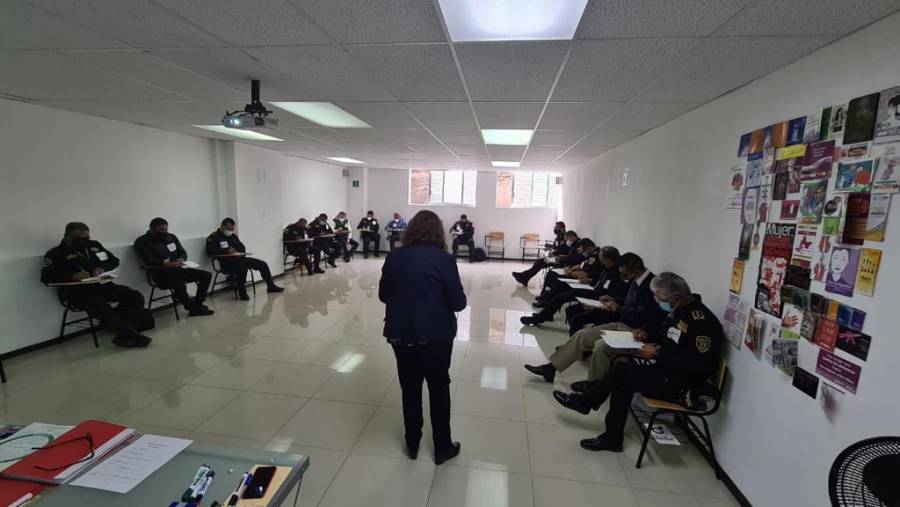 Capacitan a custodios de reos en CDMX para identificar la violencia de género