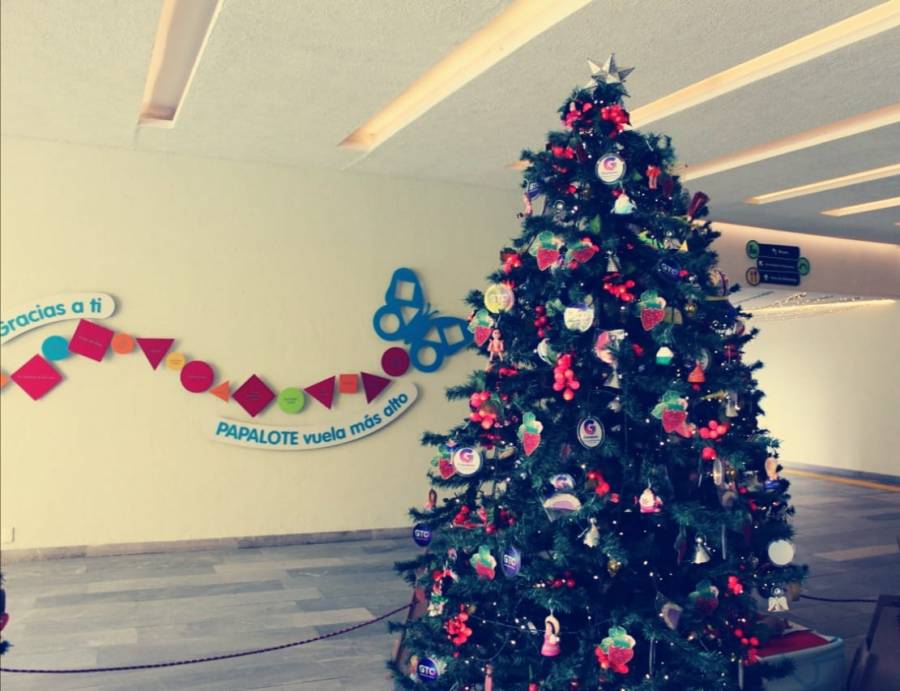 Guanajuato expone árbol “Lazos de Navidad 2020”, en Chapultepec
