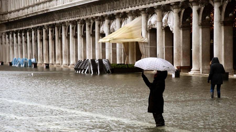 Venecia sufre nueva inundación por vientos y marea alta