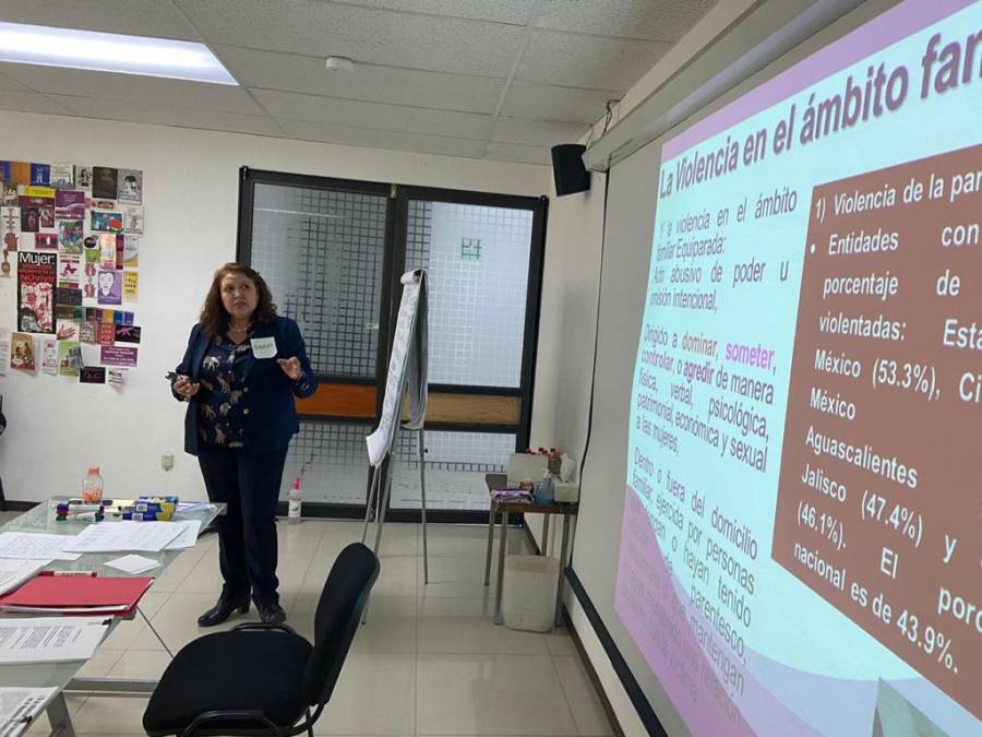 Capacitan contra violencia de género