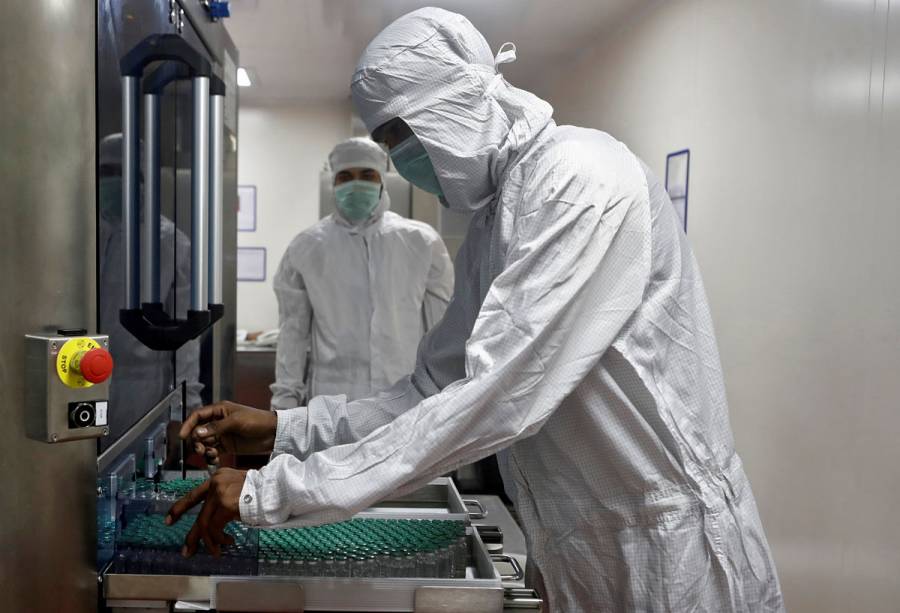 AstraZeneca probará combinar su vacuna con la Sputnik V de Rusia para aumentar eficacia