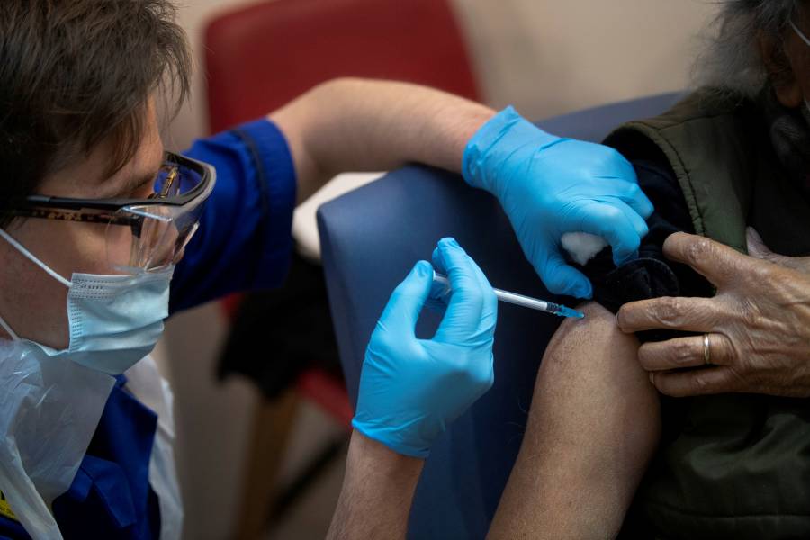 Tras detectarse falsos positivos de VIH, suspenden pruebas de vacuna australiana contra Covid-19