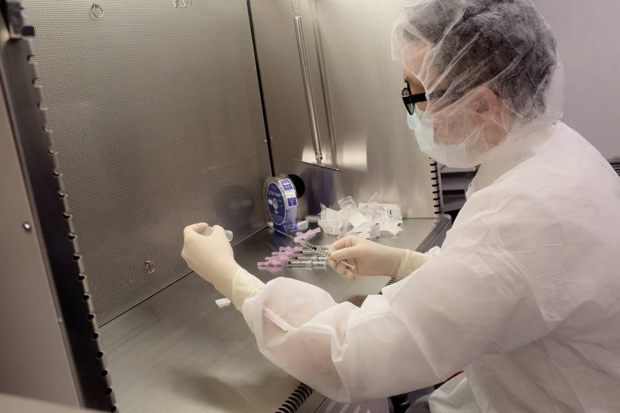 Analiza Europa datos de  Pfizer y Moderna sobre vacuna