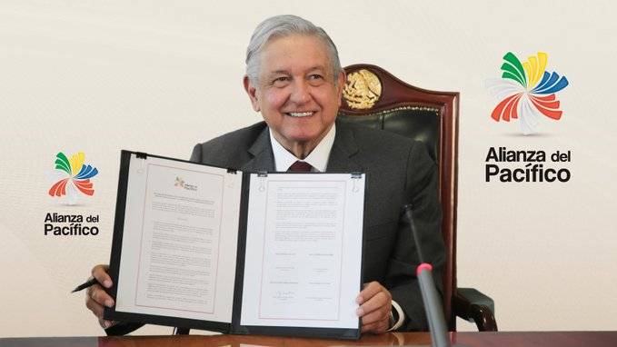AMLO a Alianza del Pac&iacute;fico: pide no privatizar el sistema de salud, firman tres convenios