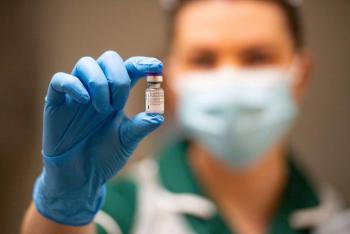 FDA trabaja r&aacute;pidamente para autorizar la vacuna de Pfizer en EEUU