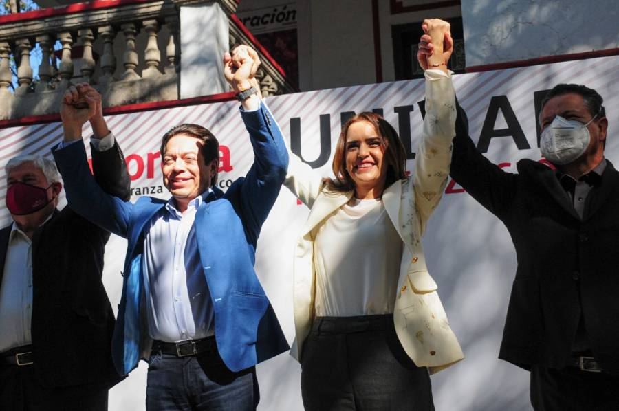 Y Morena con Clara Luz Flores en NL