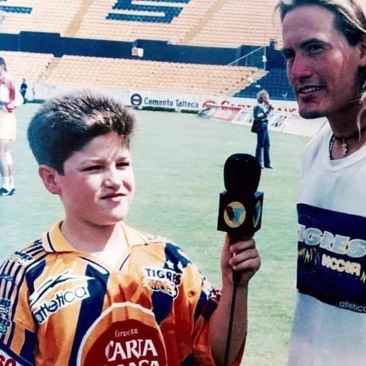 Otra vez Samuel García es viral en redes sociales, ahora con una foto de niño