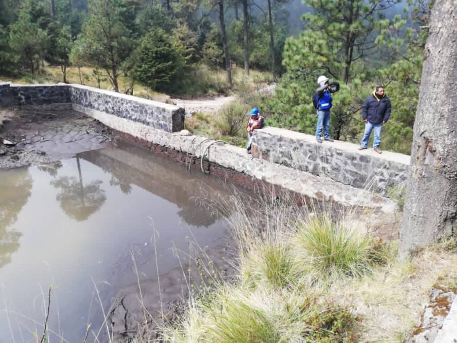 Cuajimalpa realiza trabajos de desazolve en presas para garantizar abasto de agua