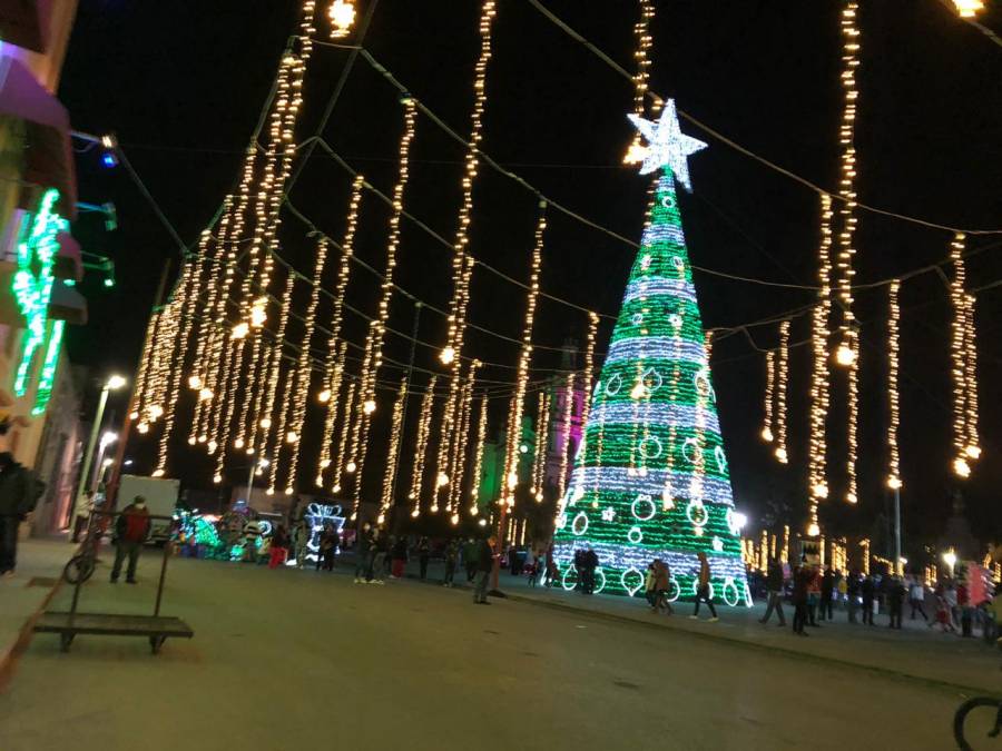 Se inaugura monumental decoración navideña en Soledad