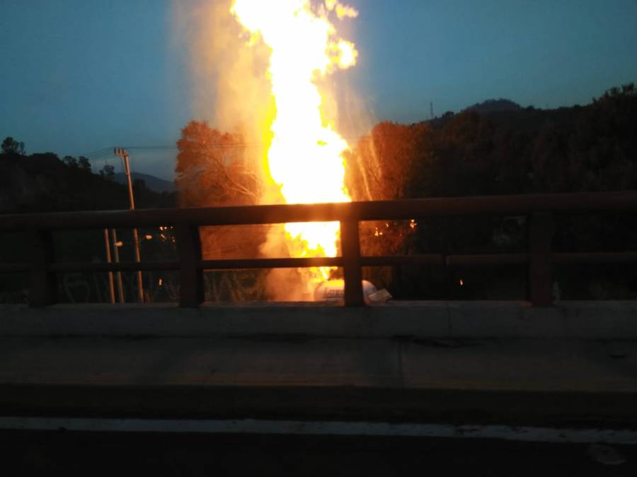 Video: Pipa de gas se incendia en la autopista México-Pachuca