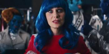 Katy Perry y Zooey Deschanel hacen de las suyas con los marcianos