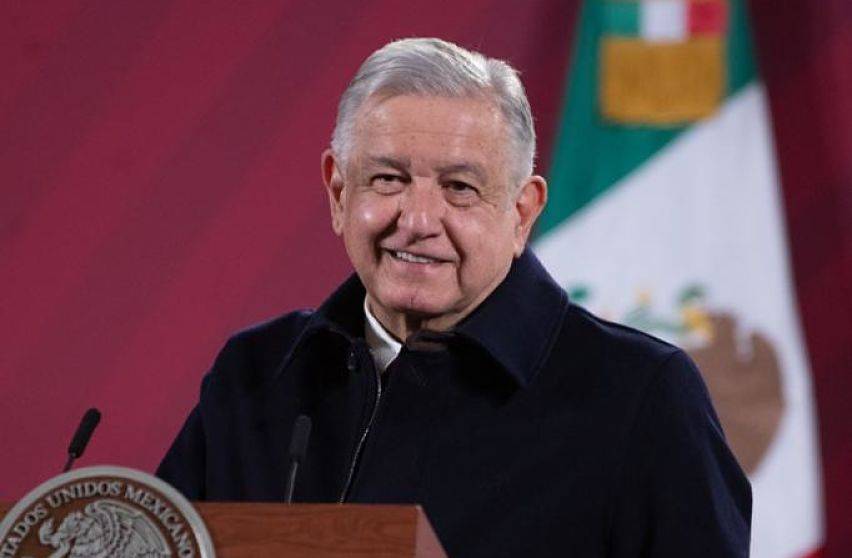 AMLO indulta a pavo de Navidad que le regalaron en Oaxaca