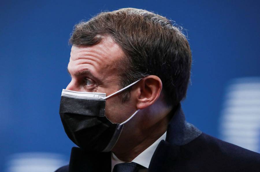 Emmanuel Macron no muestra más síntomas de COVID-19