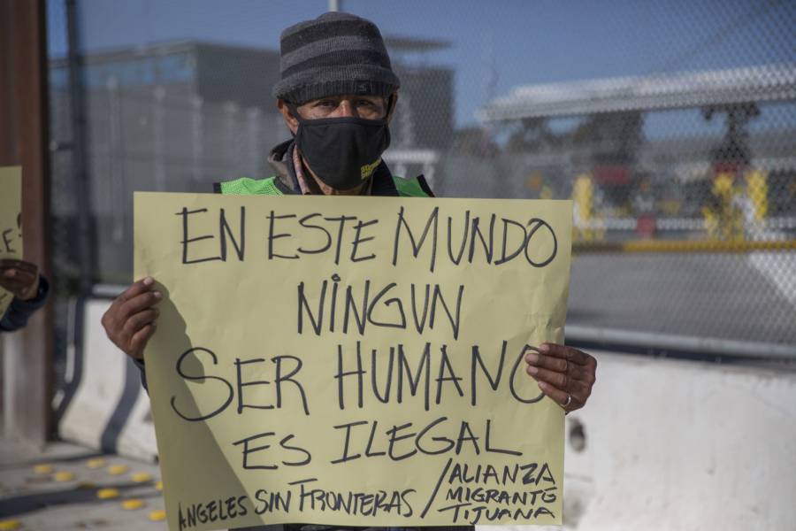 Reclaman abandono de cónsul de NY a migrantes
