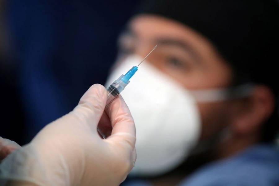 Qué se sabe de los efectos secundarios de las vacunas contra COVID-19