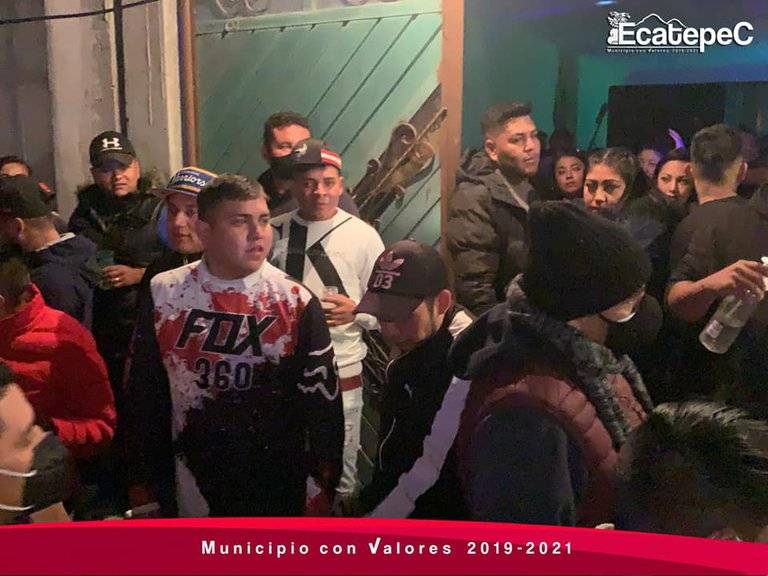 A pesar del sem&aacute;foro rojo, las autoridades dispersaron al menos 13 fiestas