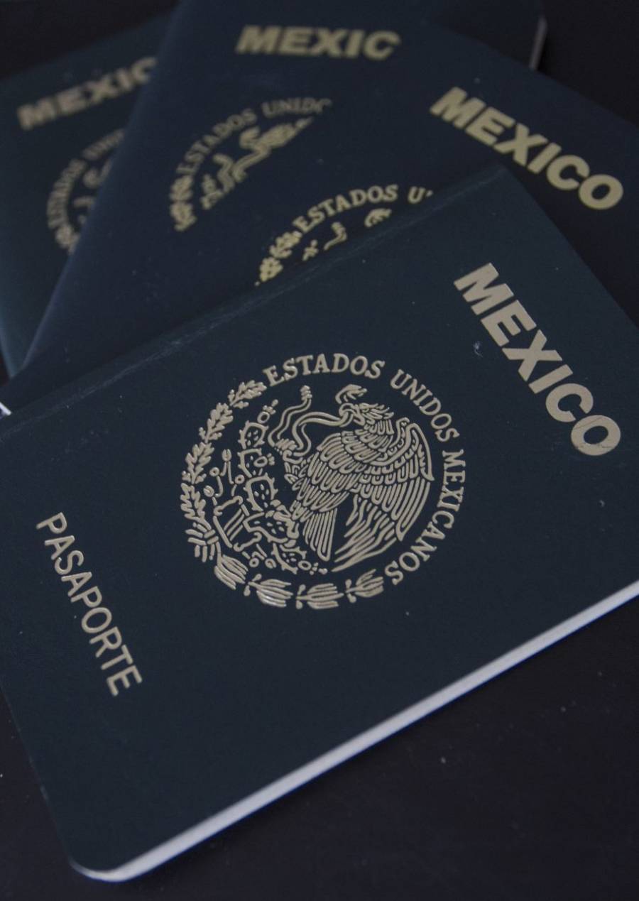 SRE suspende emisión de pasaportes