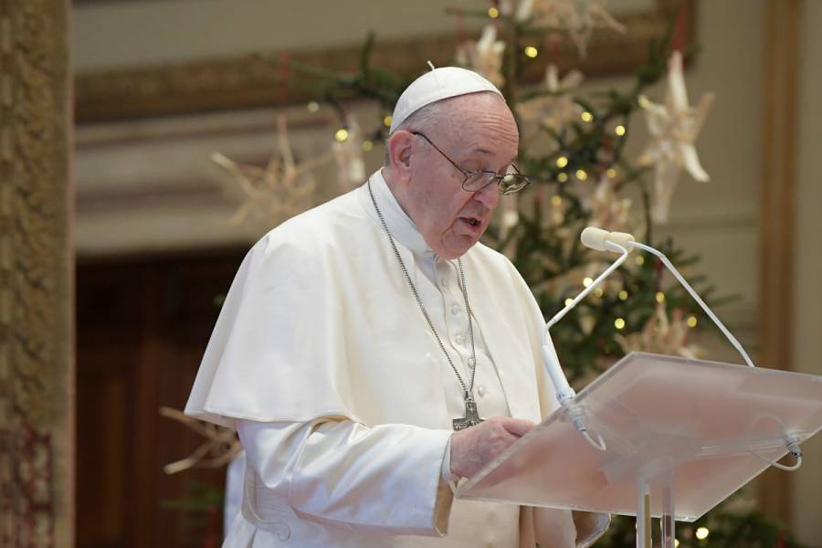 En mensaje navideño, Papa Francisco pide a países compartir dotación de vacunas