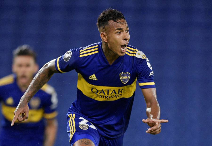 Boca Juniors golea a Huracán y se mantiene en la cima del fútbol argentino
