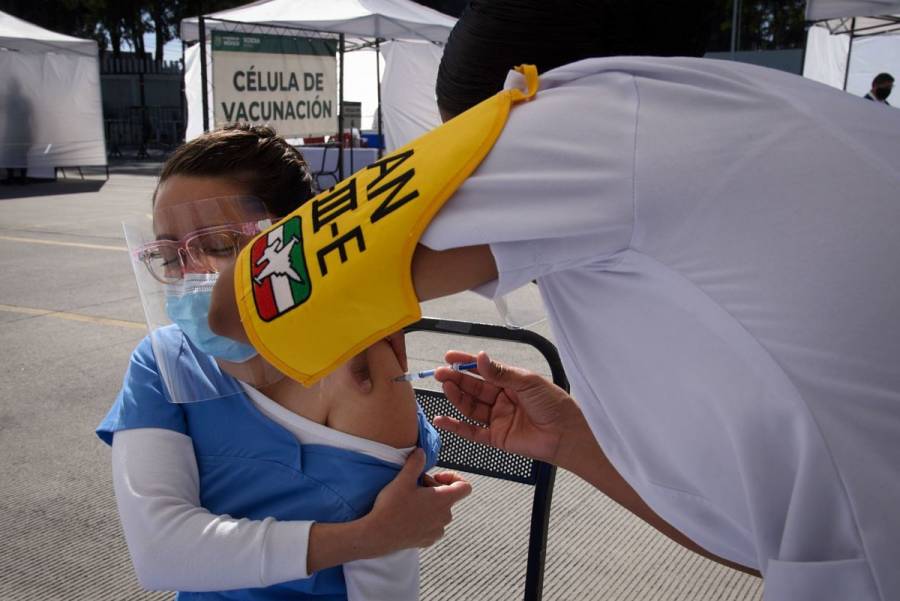 Inicia la aplicación de vacunas contra COVID-19 en Coahuila
