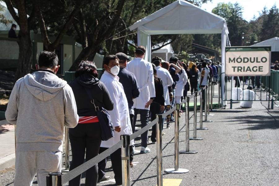Se cuelan 29 funcionarios a vacunación contra COVID-19 en Coahuila
