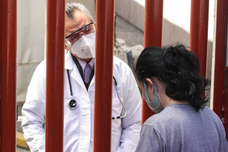 Sancionarán a médico por usar “influyentismo” y vacunar a su familia contra COVID-19: AMLO