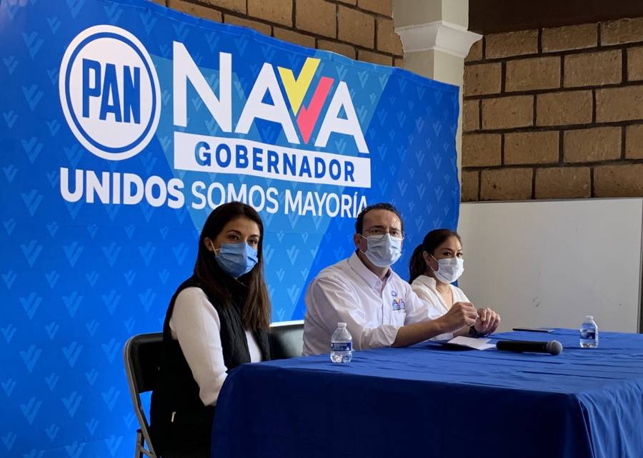Con galletas, salsa y su foto, Nava pide su voto