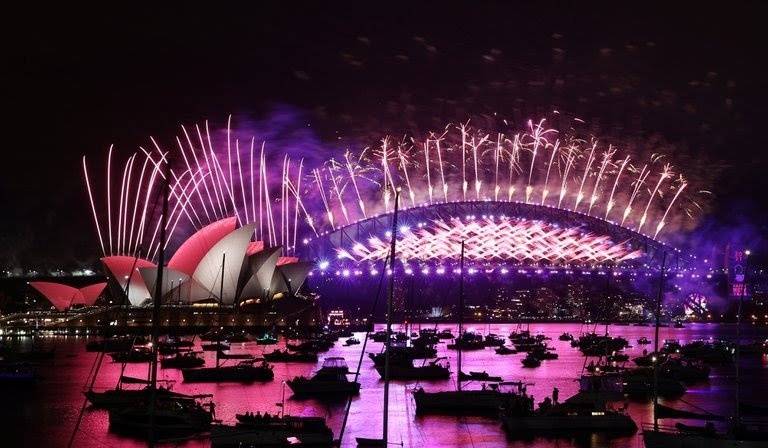 Sydney deslumbra con fuegos artificiales para recibir al 2021