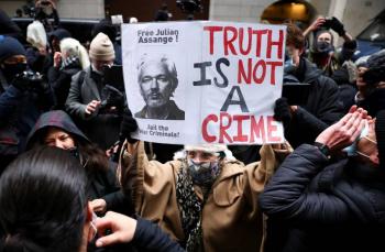 Reino Unido rechaza extradici&oacute;n de Assange a EEUU por 
