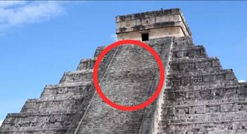 #LadyKukulkán: Mujer esparce cenizas de su esposo desde la cima de una pirámide en Chichen Itzá