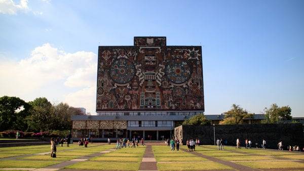 Caciques en universidades