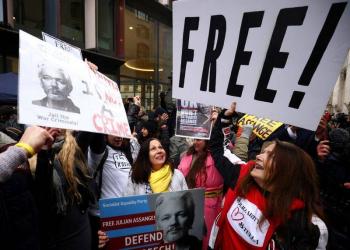 Activistas celebran decisi&oacute;n de la justicia brit&aacute;nica