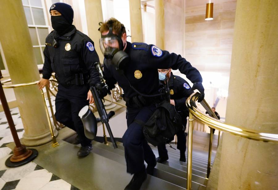 Congreso de EEUU suspende debate de conteo de votos por irrupción de manifestantes