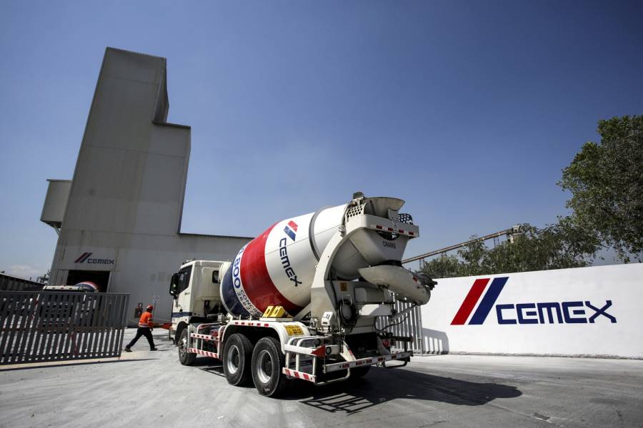 Las acciones de mexicana Cemex impulsan la bolsa